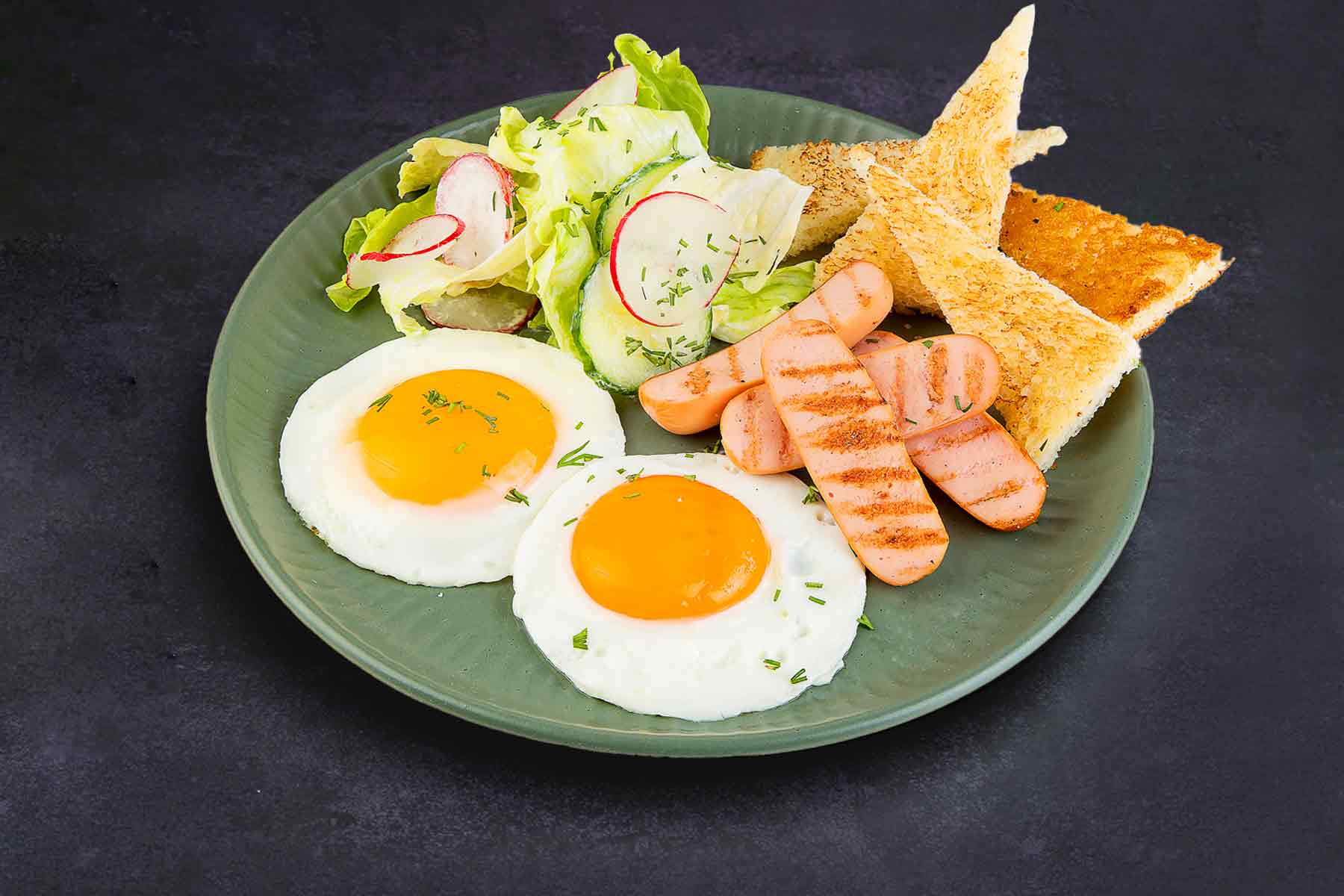 Яичница глазунья  с сосиской