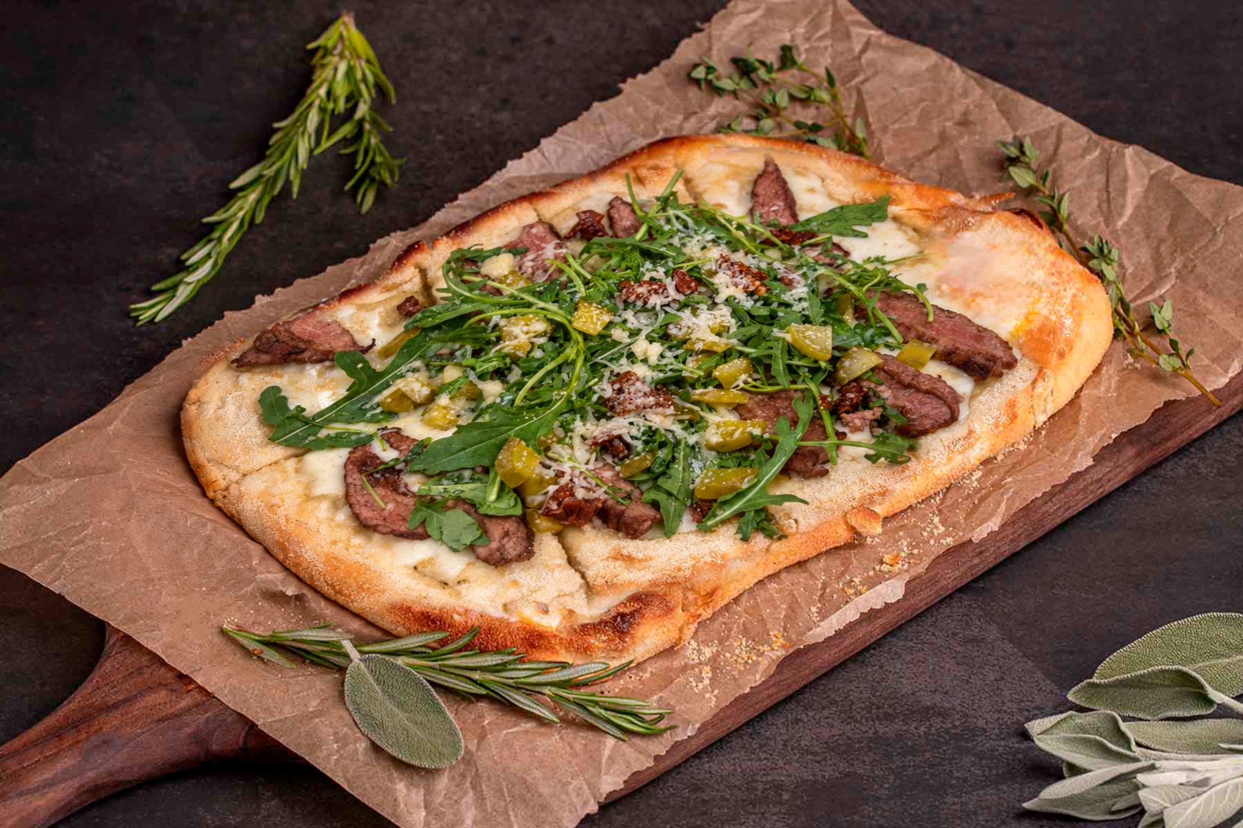 Пицца с говядиной и трюфельным соусом